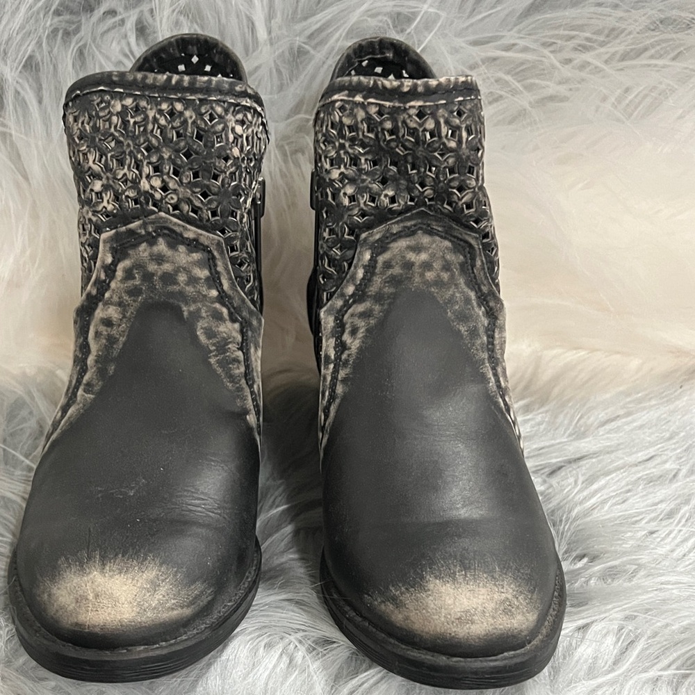 Circle G Distressed Black Ankle Booties